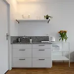 Reizendes Tiny Albisriederplatz * ציריך