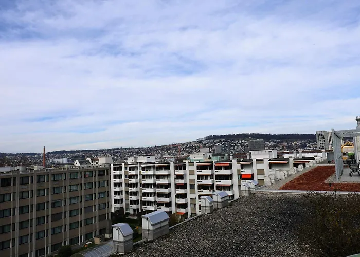 Reizendes Tiny Albisriederplatz Apartment Zurich