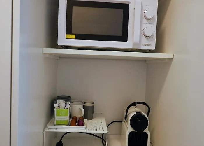 Reizendes Tiny Albisriederplatz * Цюрих